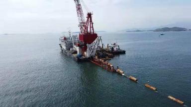 华德海底管线改迁工程 新建DN800管道顺利通油