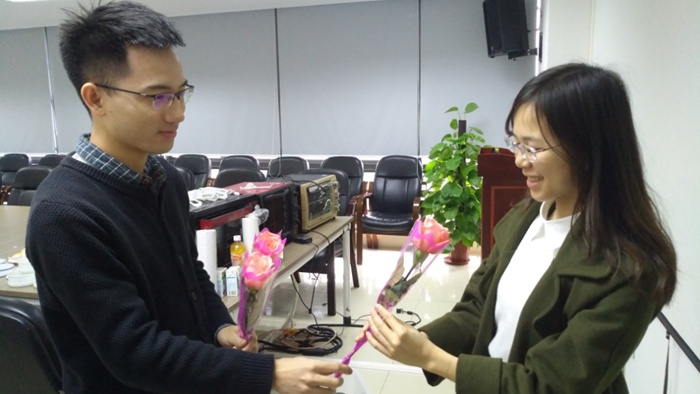 春风摇曳女人节、芬芳麦香烤蛋糕