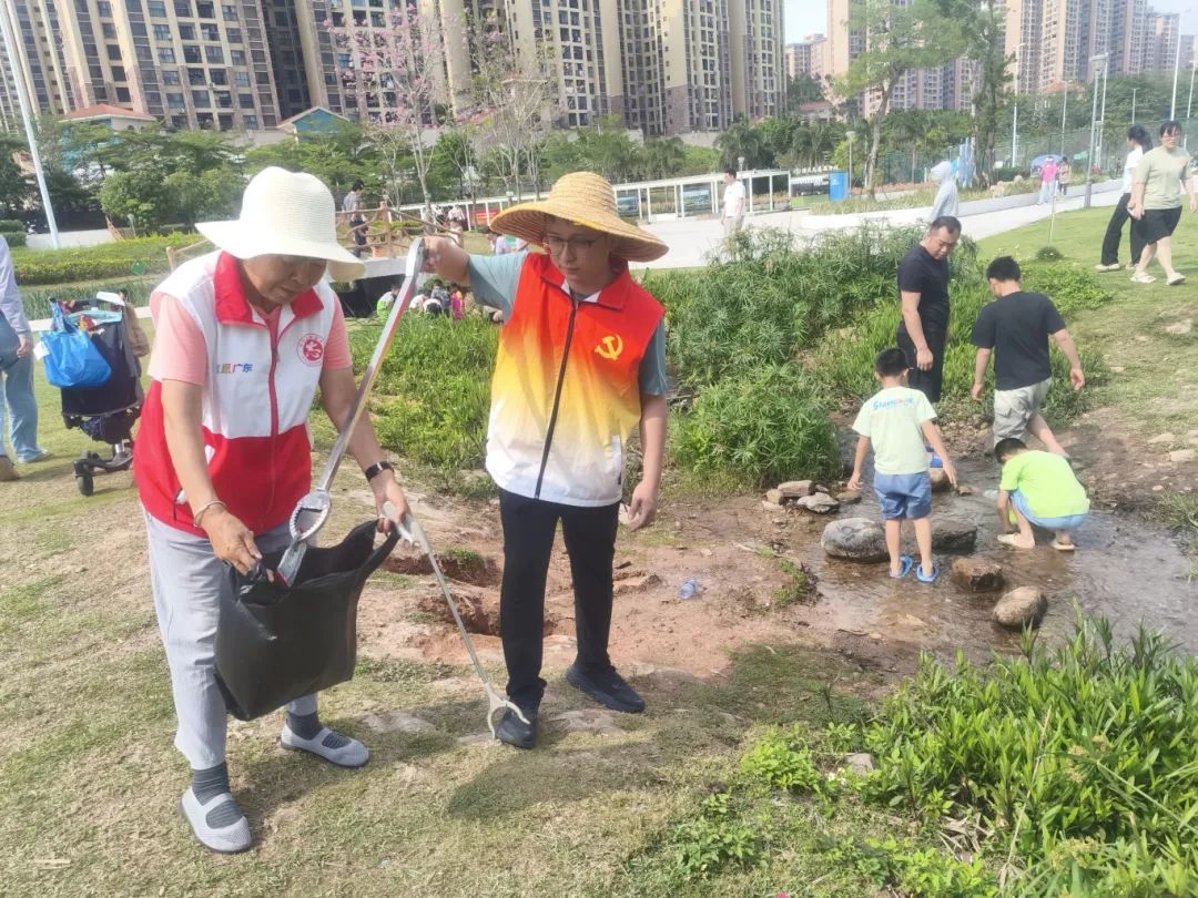 “五一”服务不打烊 志愿行动不停歇