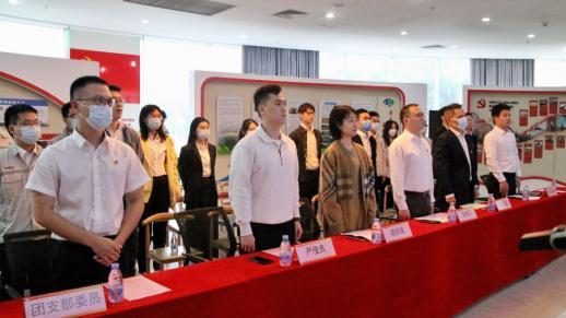 大亚湾环境水务集团团支部举行2022年新团员入团暨青年志愿服务队授旗仪式